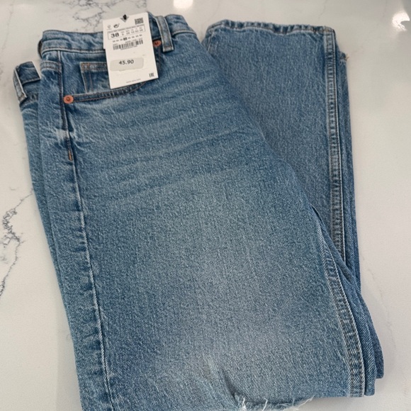 Zara Women's Light Blue High Rise Jeans ripped at the knee - Picture 3 of 6
